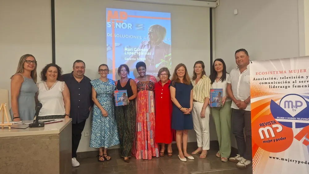 Presentación oficial de MP Magazine junto a representantes institucionales, universidad y dirección editorial del proyecto.